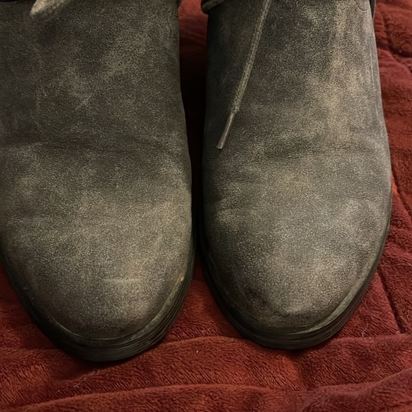 Women’s 9.5 ankle boots gray suede‎ feel. Side zipper lace up front for fit - Picture 8 of 8